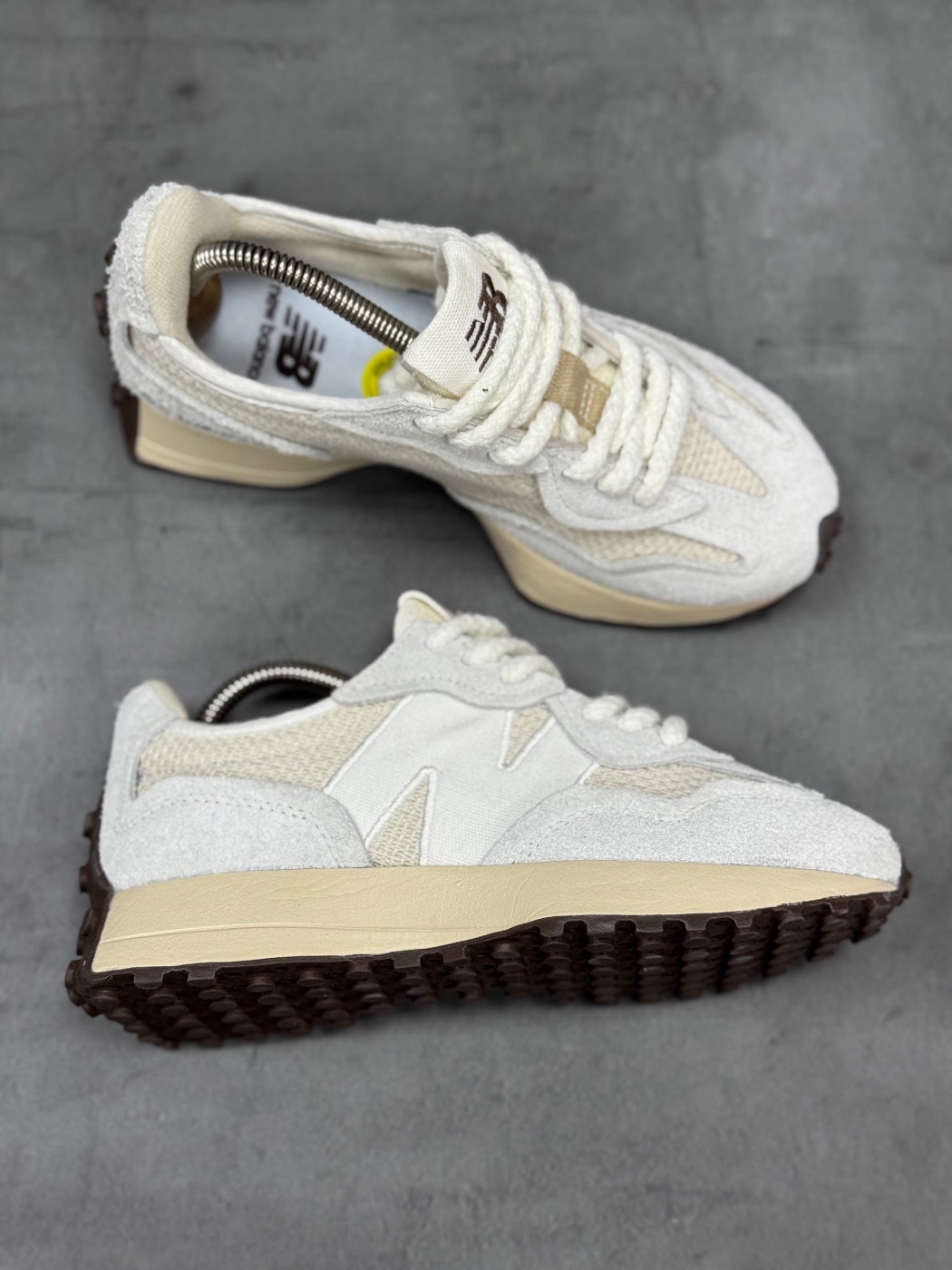 New Balance 327