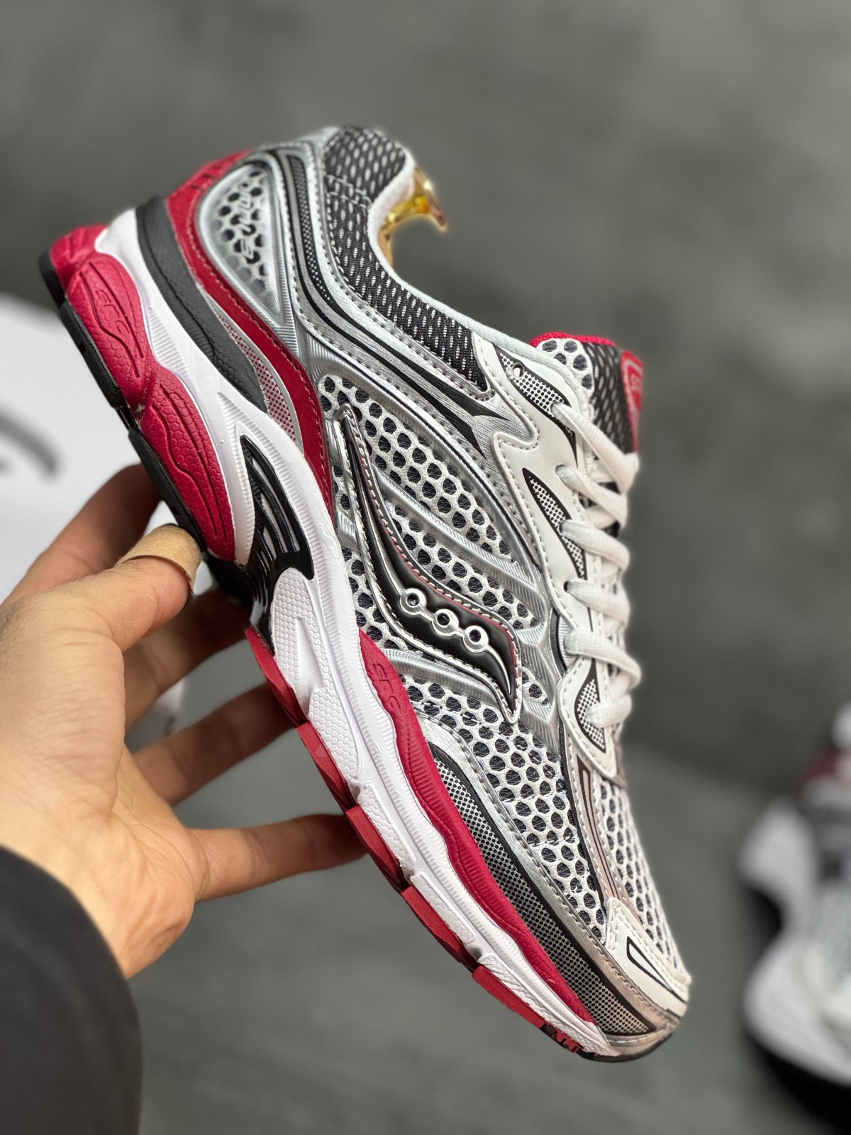 Saucony Progrid Omni 9